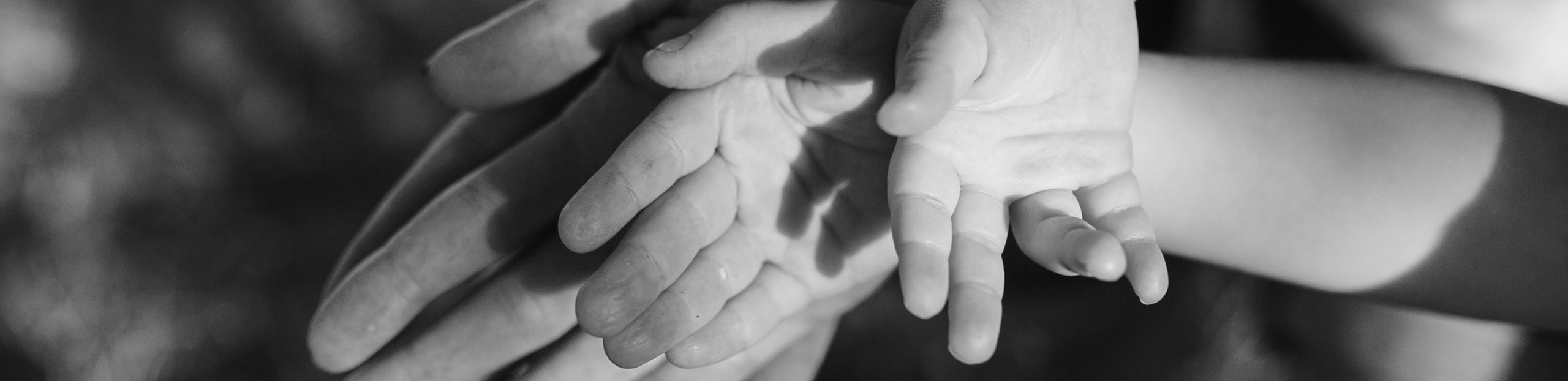 Hands symbolising family law disputes such as custody and separation among Poles in the UK